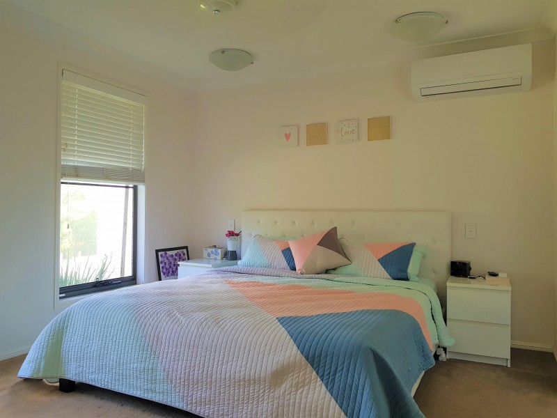 8 Leopard Place, Redland Bay QLD 4165