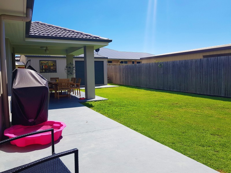8 Leopard Place, Redland Bay QLD 4165
