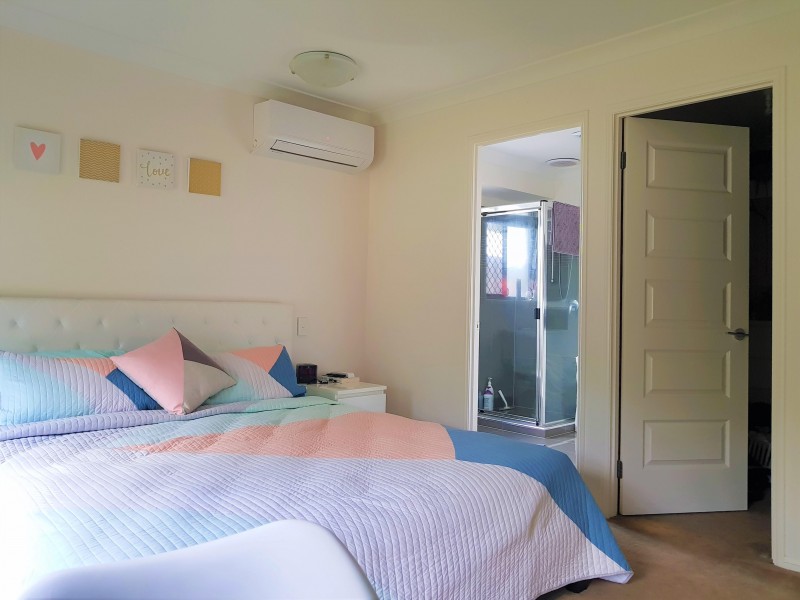 8 Leopard Place, Redland Bay QLD 4165
