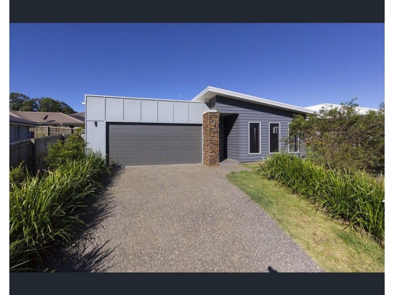 87 Bankswood Drive, Redland Bay QLD 4165