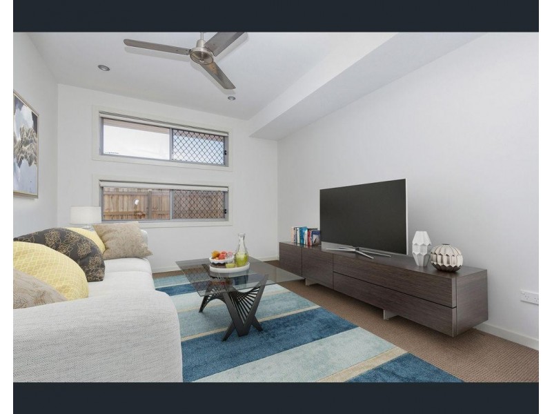 87 Bankswood Drive, Redland Bay QLD 4165