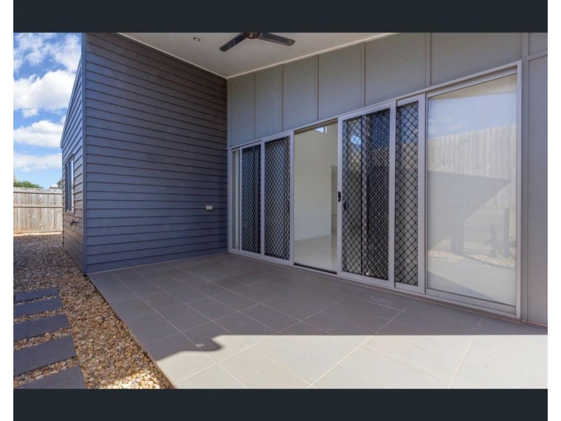 87 Bankswood Drive, Redland Bay QLD 4165