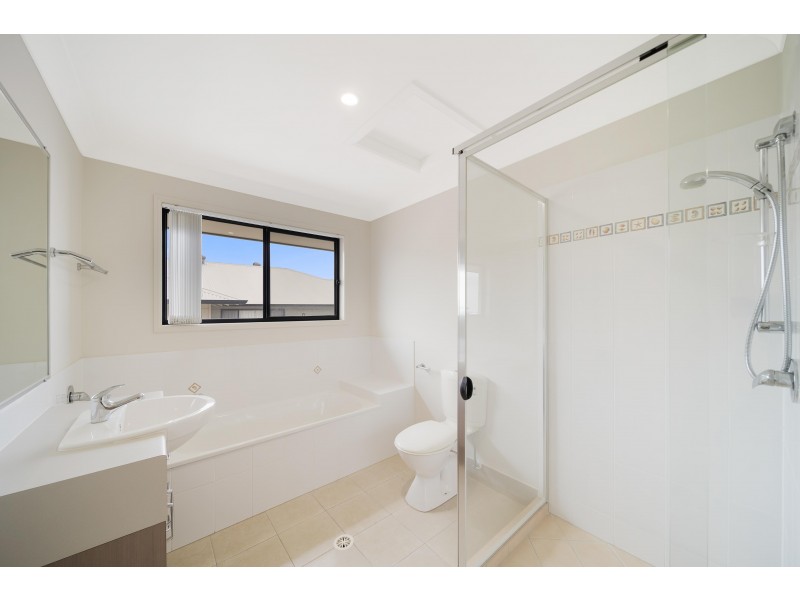 7 Baylink Drive, Redland Bay QLD 4165