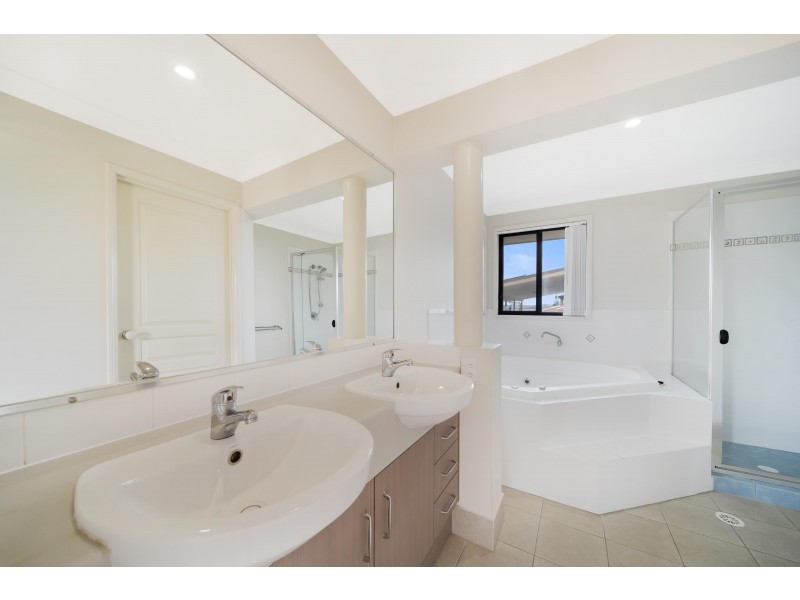 7 Baylink Drive, Redland Bay QLD 4165