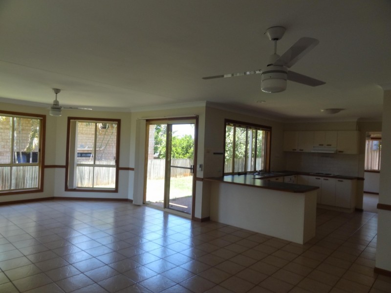17 Paranka Drive South, Cleveland QLD 4163