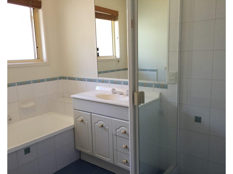 11 Pinelands Circuit, Redland Bay QLD 4165