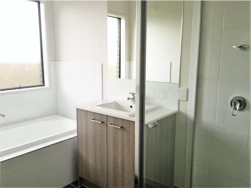 12 Starling Street, Deebing Heights QLD 4306