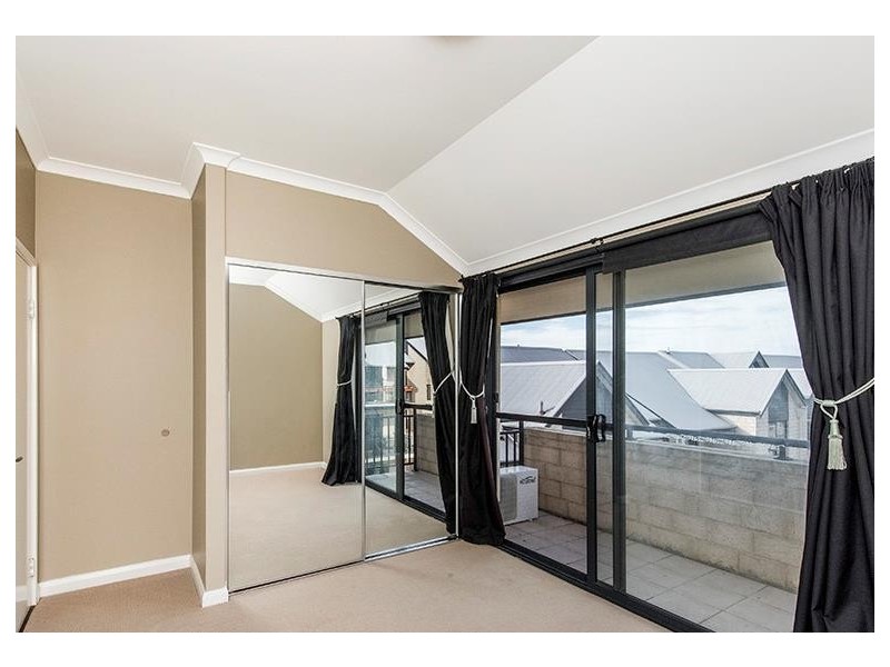 42/162 Lakeside Drive, Joondalup WA 6027