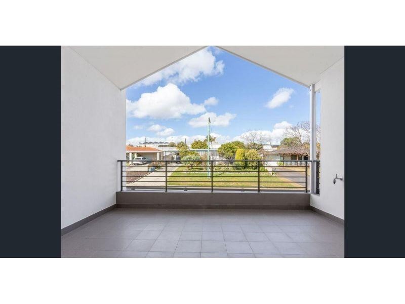 8/2 Scroop Way, Spearwood WA 6163