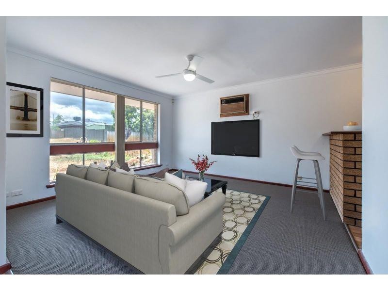 11 Brett Place, Gosnells WA 6110