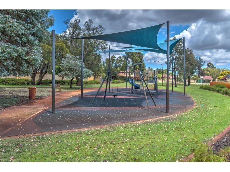 11 Brett Place, Gosnells WA 6110