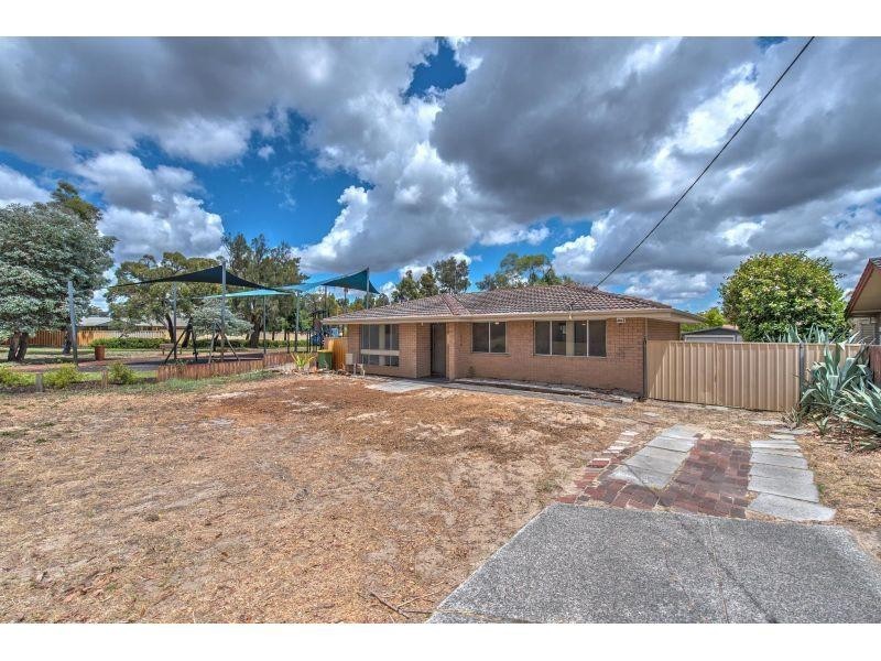 11 Brett Place, Gosnells WA 6110