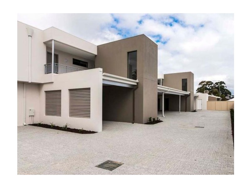 2/2 Scroop Way, Spearwood WA 6163