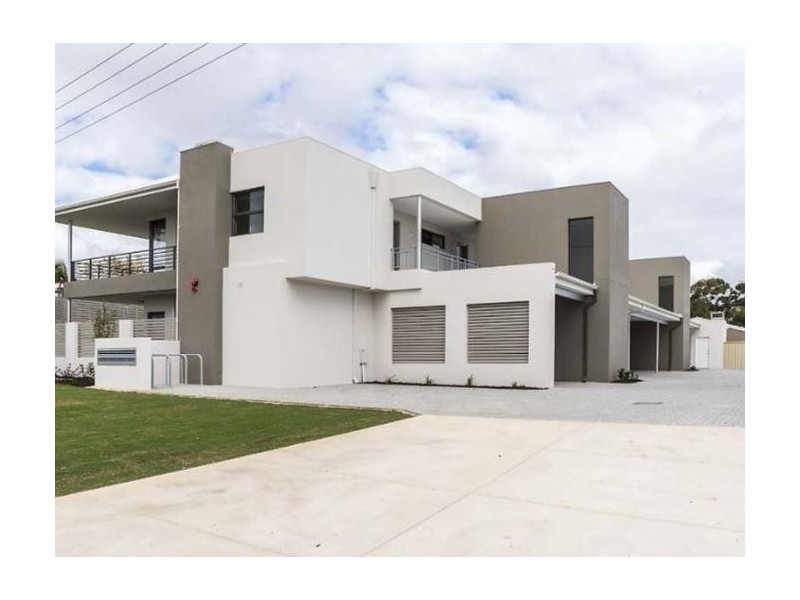 2/2 Scroop Way, Spearwood WA 6163