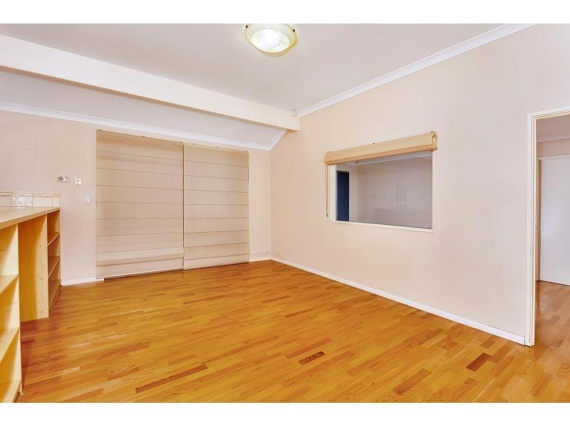 9 Spoonbill Place, Queens Park WA 6107