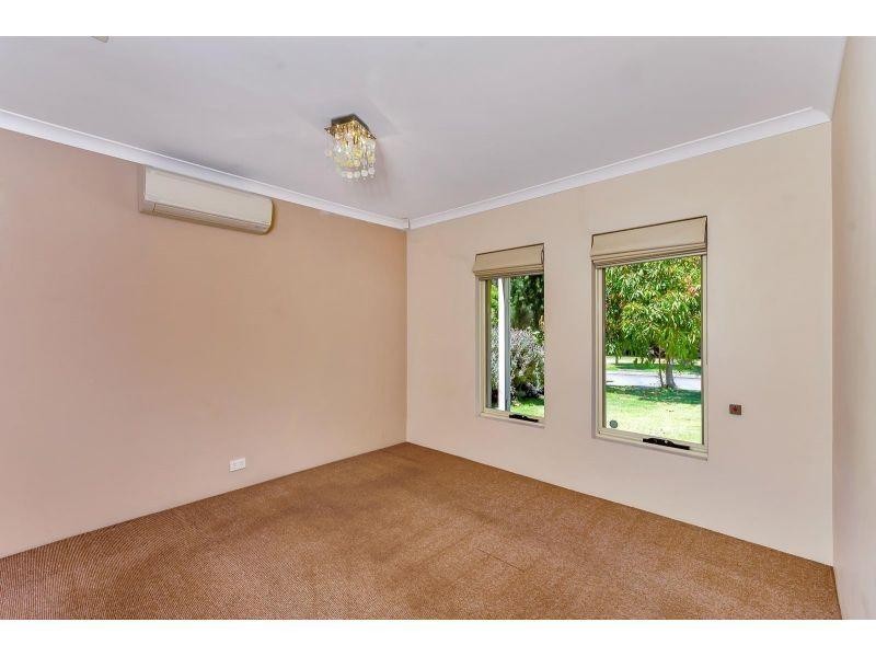 9 Spoonbill Place, Queens Park WA 6107