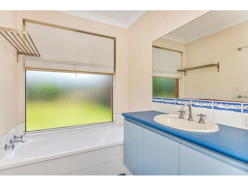 9 Spoonbill Place, Queens Park WA 6107