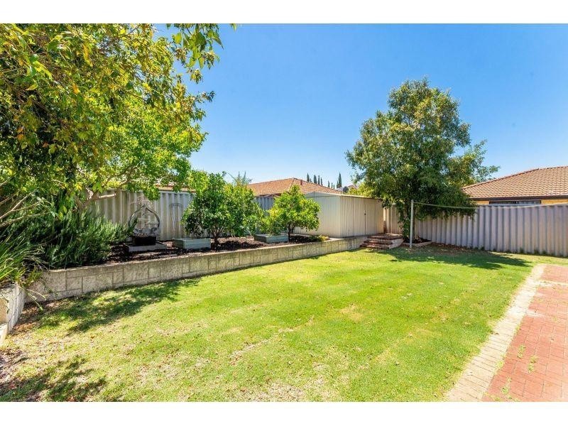 9 Spoonbill Place, Queens Park WA 6107