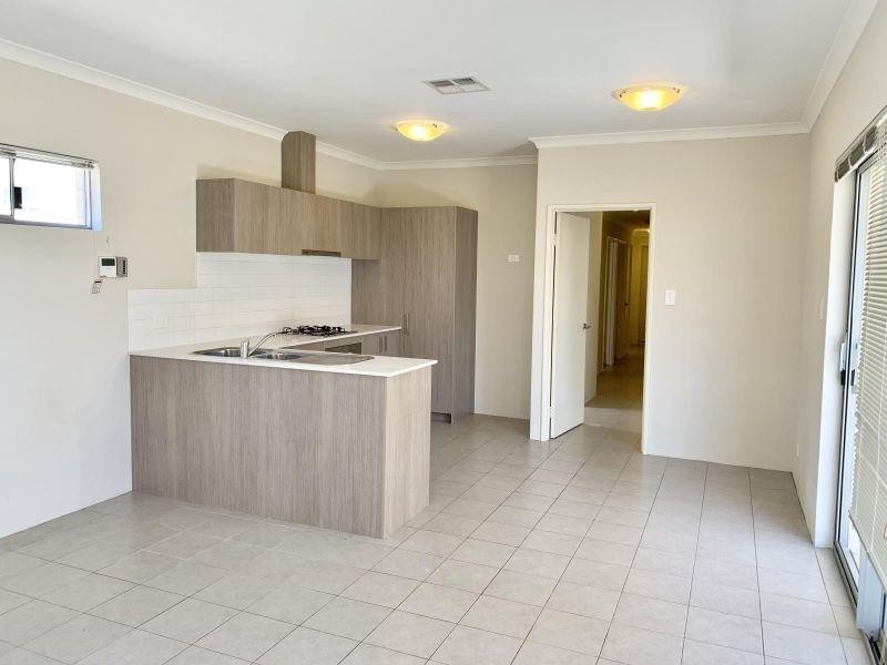 2/98 Entrance Road, Spearwood WA 6163