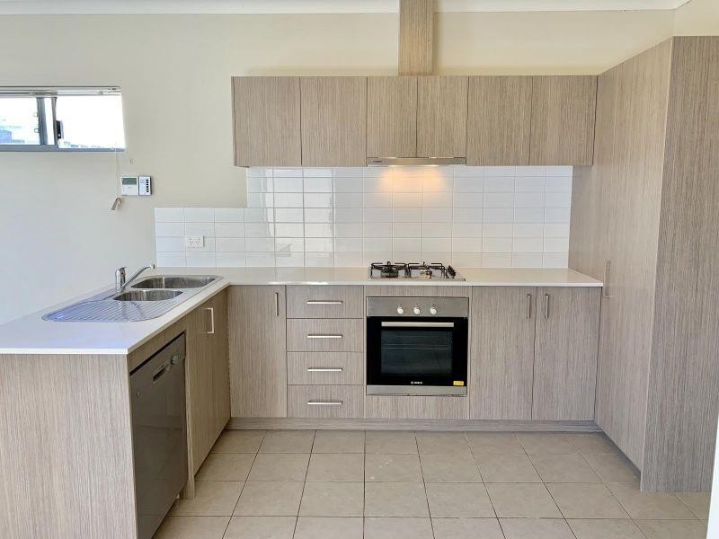 2/98 Entrance Road, Spearwood WA 6163