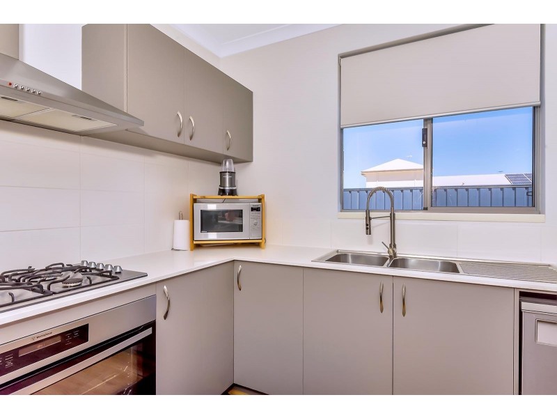 8 Yindi Way, Munster WA 6166