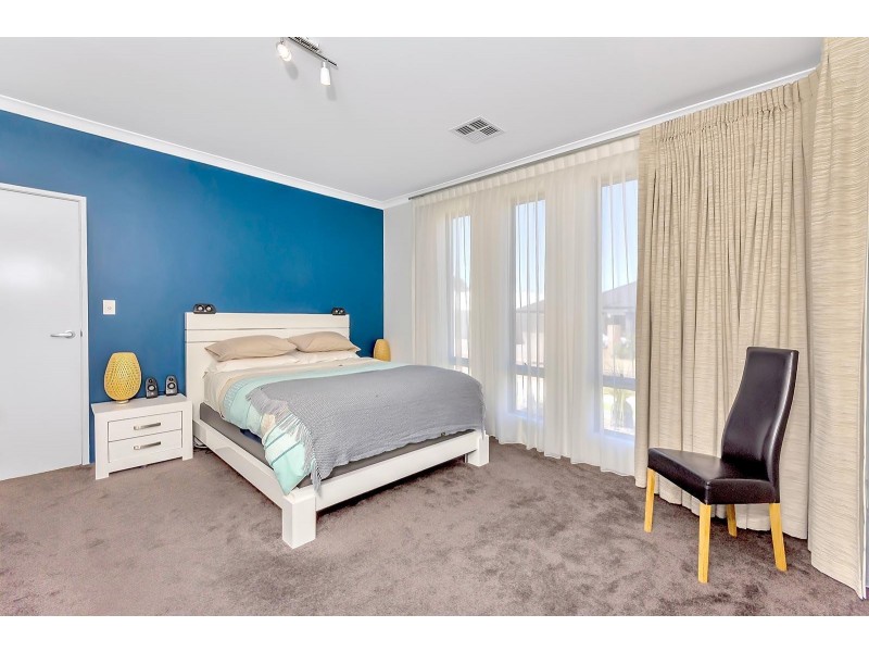 8 Yindi Way, Munster WA 6166