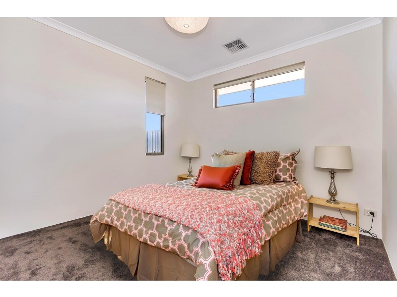 8 Yindi Way, Munster WA 6166