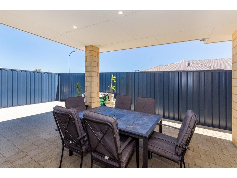 8 Yindi Way, Munster WA 6166