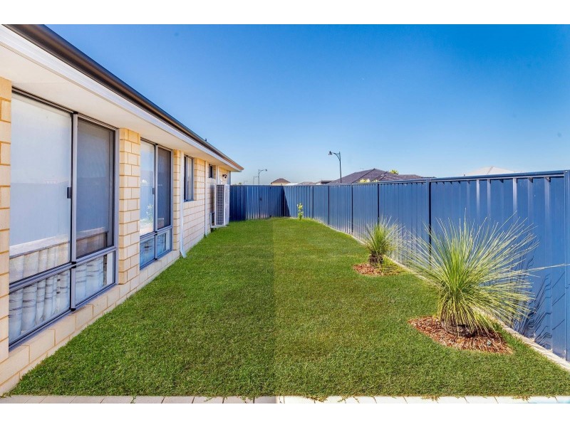 8 Yindi Way, Munster WA 6166
