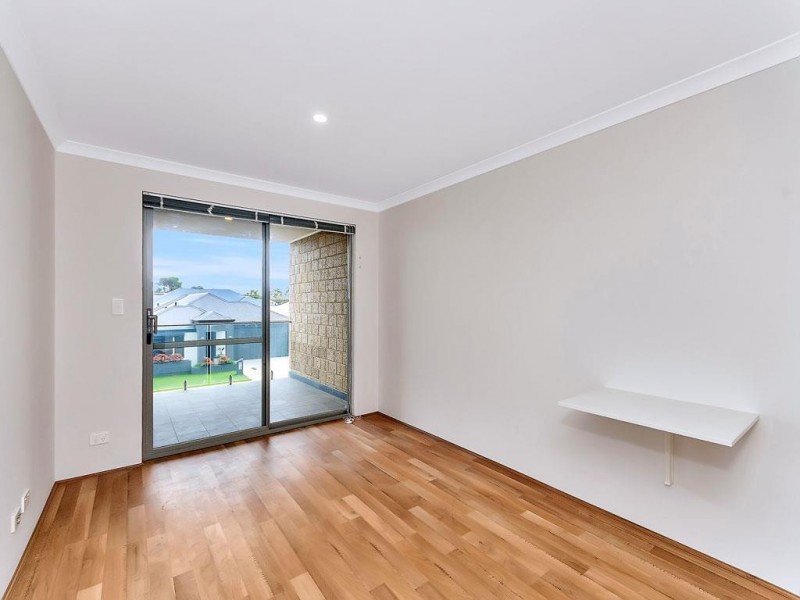 26/2 Delaronde Drive, Success WA 6164