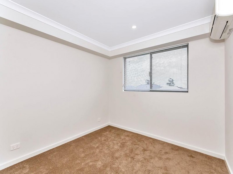 26/2 Delaronde Drive, Success WA 6164