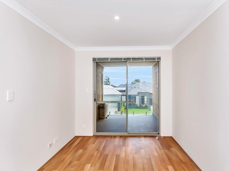 26/2 Delaronde Drive, Success WA 6164