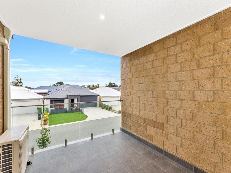 26/2 Delaronde Drive, Success WA 6164