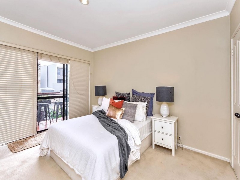 2/33 Banksia Terrace, Kensington WA 6151