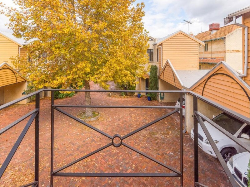 2/33 Banksia Terrace, Kensington WA 6151