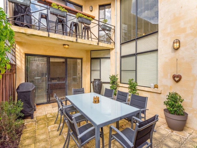 2/33 Banksia Terrace, Kensington WA 6151