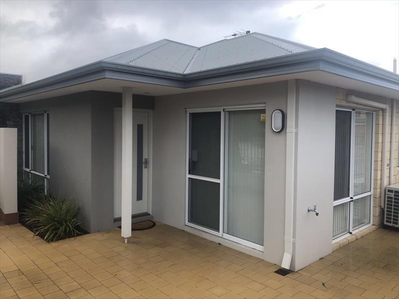 1/2 Horsham Cres, Harrisdale WA 6112