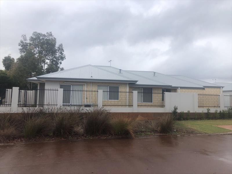 1/2 Horsham Cres, Harrisdale WA 6112