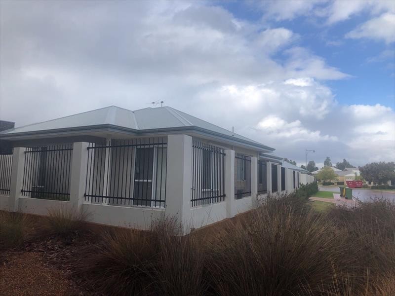 1/2 Horsham Cres, Harrisdale WA 6112