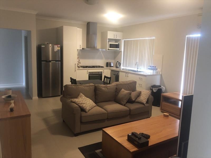 1/2 Horsham Cres, Harrisdale WA 6112