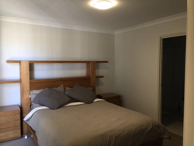 1/2 Horsham Cres, Harrisdale WA 6112