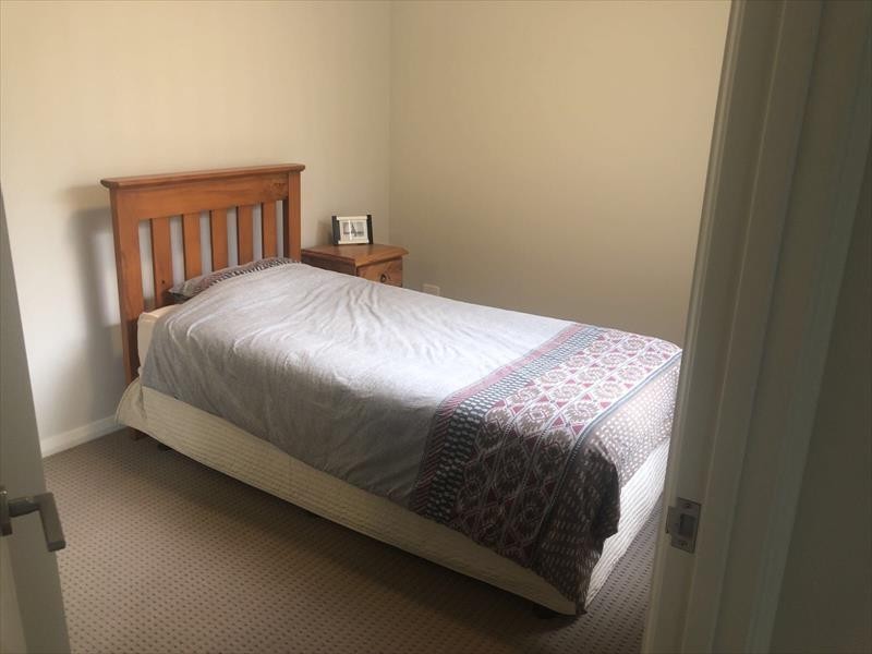 1/2 Horsham Cres, Harrisdale WA 6112