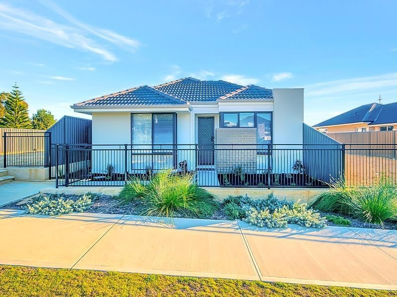 7 Carinthia Lane, Coogee WA 6166