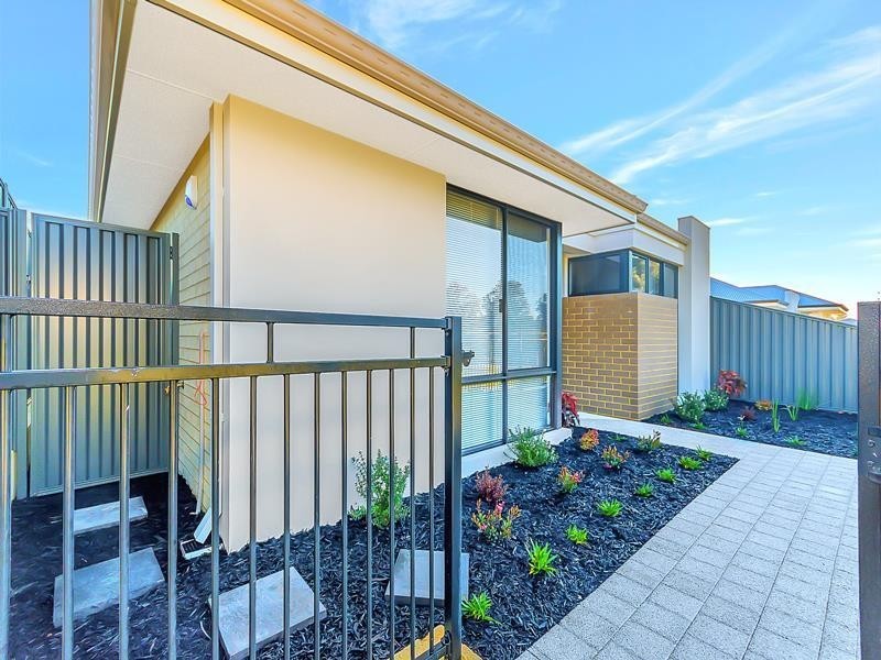 7 Carinthia Lane, Coogee WA 6166
