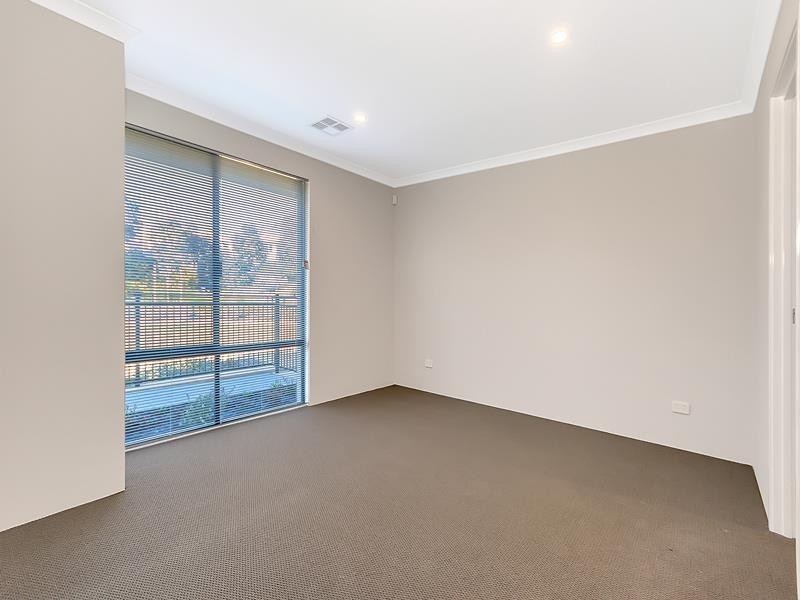 7 Carinthia Lane, Coogee WA 6166