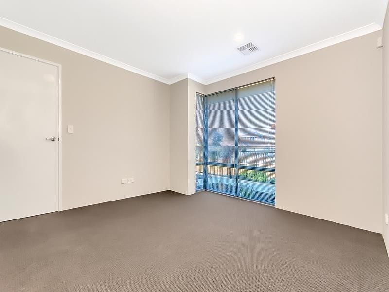 7 Carinthia Lane, Coogee WA 6166