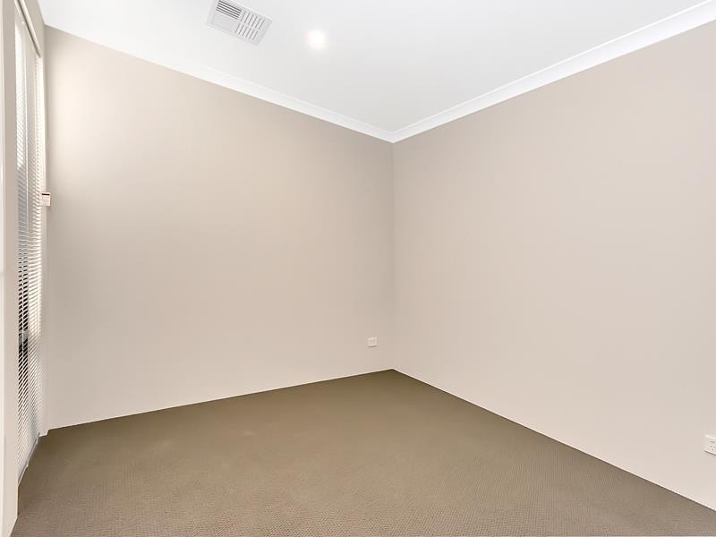 7 Carinthia Lane, Coogee WA 6166