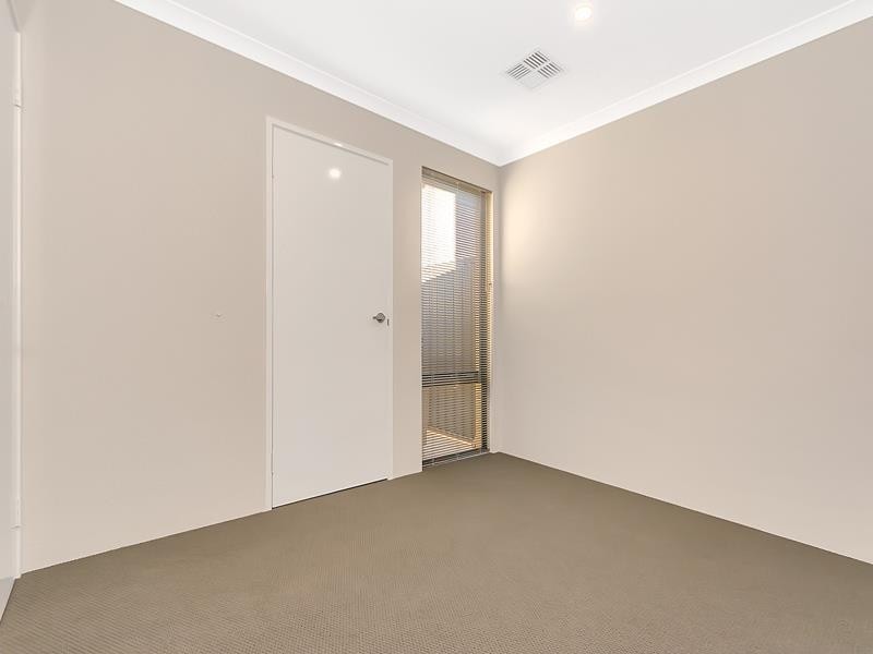 7 Carinthia Lane, Coogee WA 6166