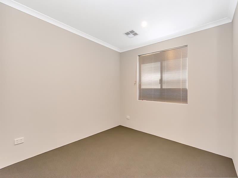 7 Carinthia Lane, Coogee WA 6166