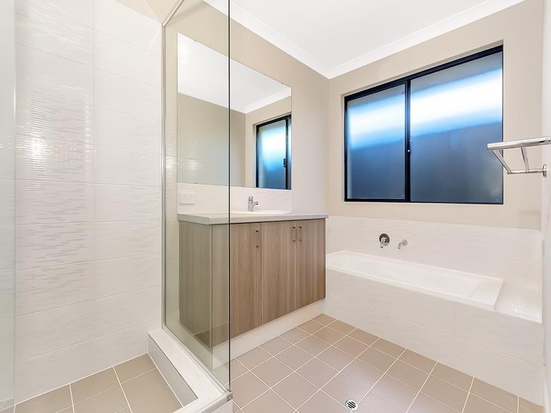 7 Carinthia Lane, Coogee WA 6166